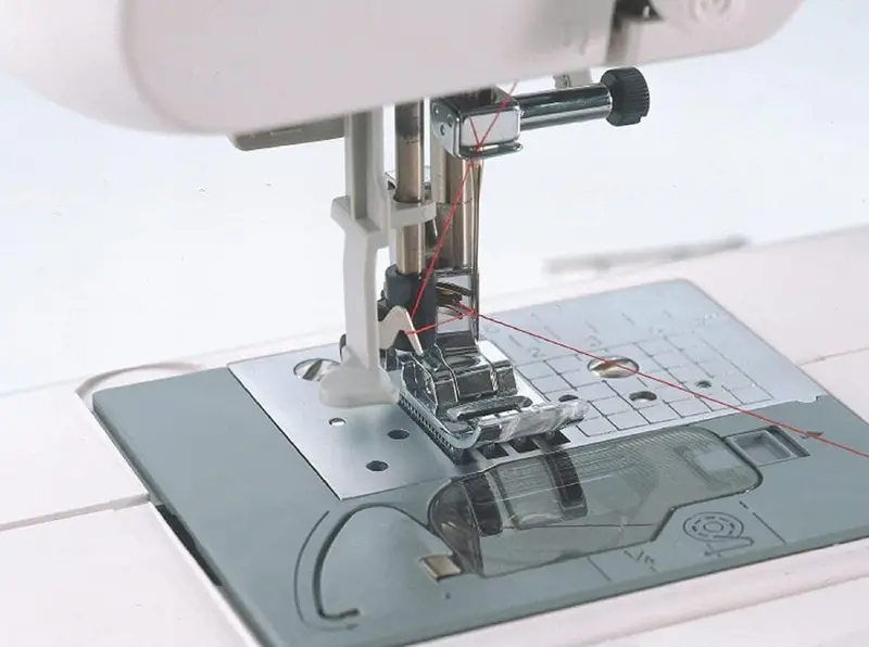 Brother Sewing and Quilting Machine – Computerized 165-Stitch Model with LCD Display, Extended Table & 8 Feet