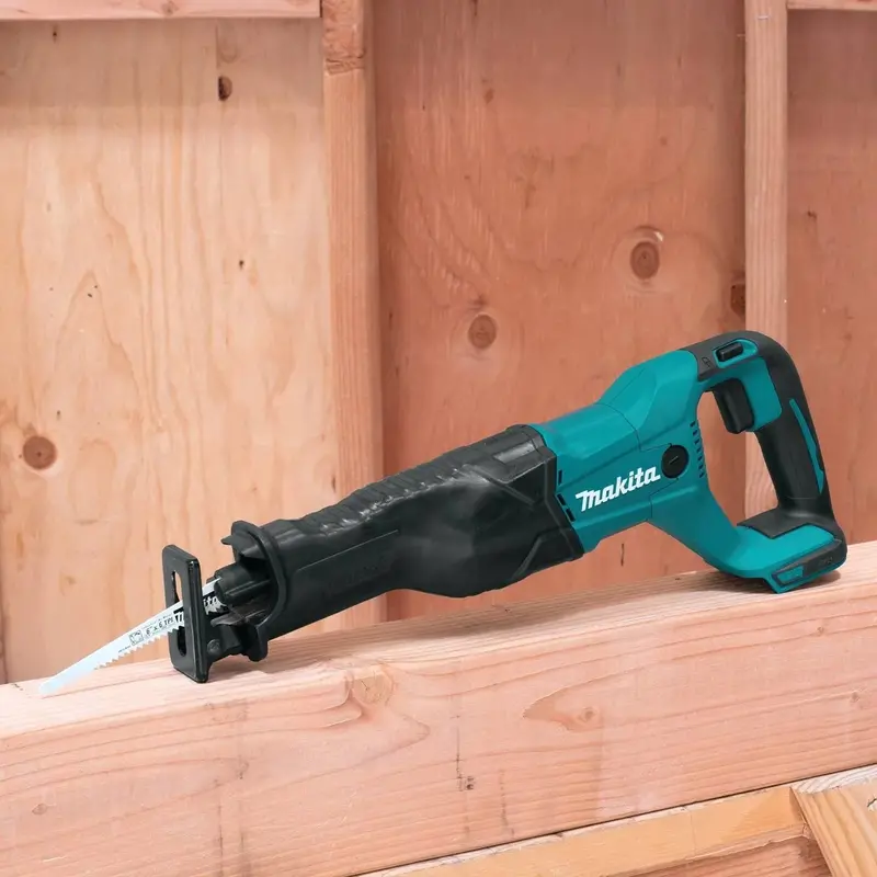 Makita 18V LXT Cordless Reciprocating Saw – Lightweight Tool for Fast, Accurate Cutting